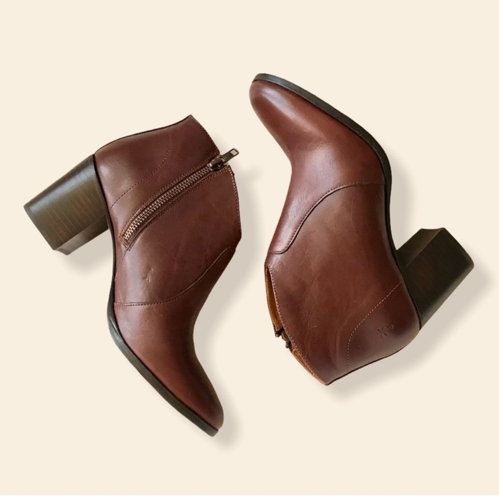 Frye Nora Zip Redwood Leather Cute Ankle Booties
